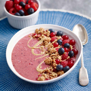 Berry and cashew smoothie bowl