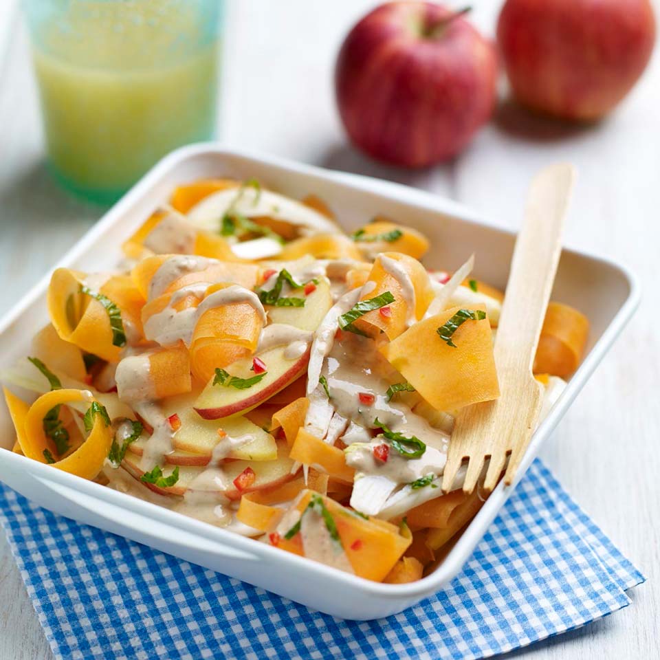 Crunchy carrot and apple salad with cashew dressing